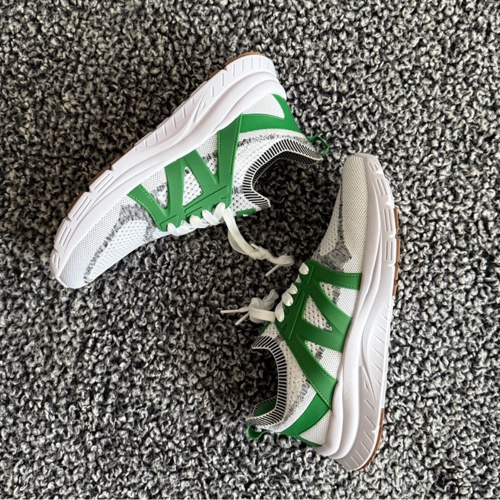 Men’s Avia Sneakers, Size 10, NEW